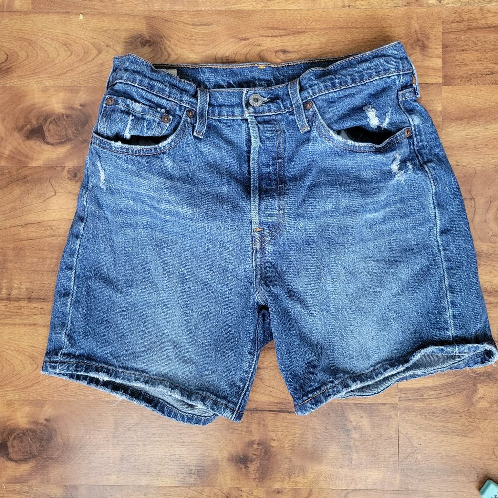 501® Mid Thigh Women's Shorts - Medium Wash - Levi's